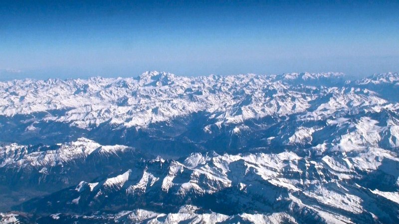 Still 12.jpg - Monte Rosa und Grand-Combin, im Vordergrund Dents-du-Midi